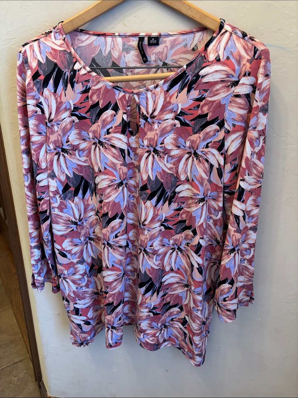 Like New ND floral top! Medium